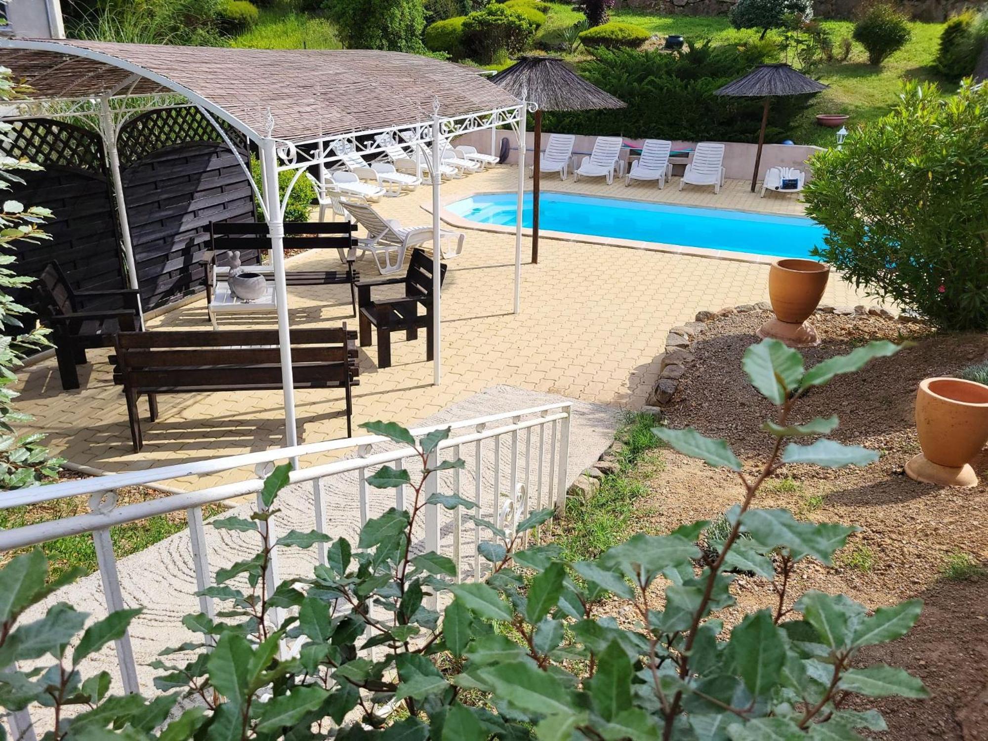 Villa La Soleiade: Lakeside Gites with AC near Cannes Montauroux Exterior photo