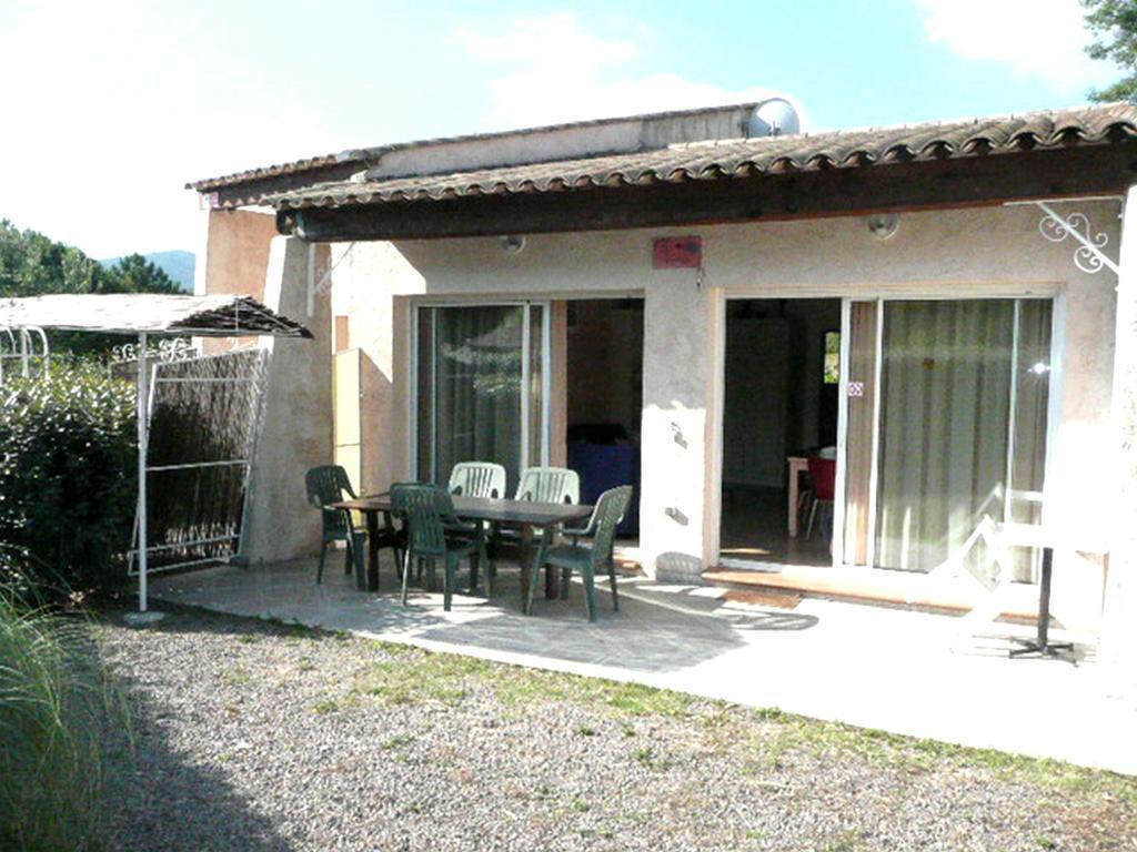Villa La Soleiade: Lakeside Gites with AC near Cannes Montauroux Room photo