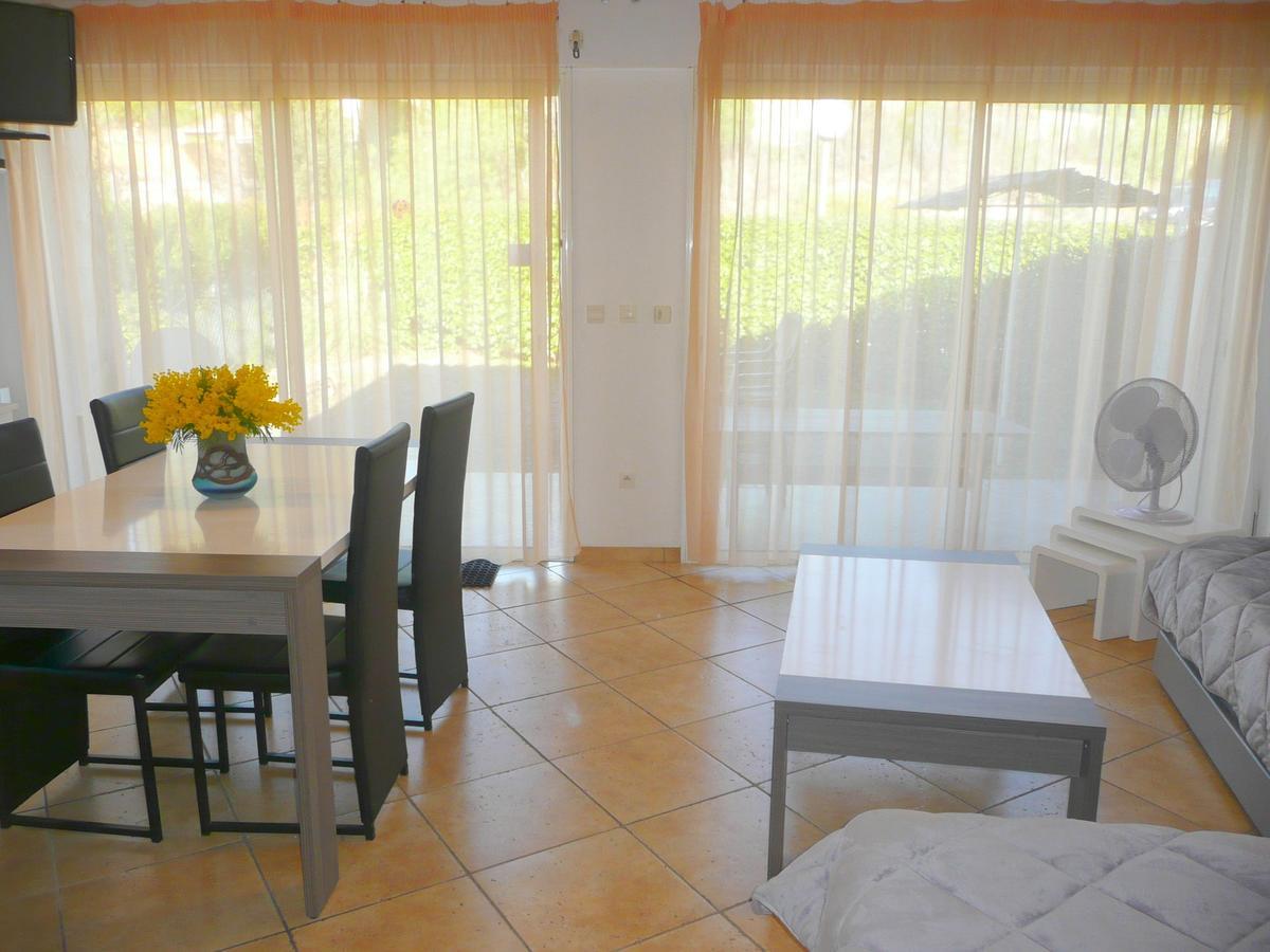 Villa La Soleiade: Lakeside Gites with AC near Cannes Montauroux Exterior photo